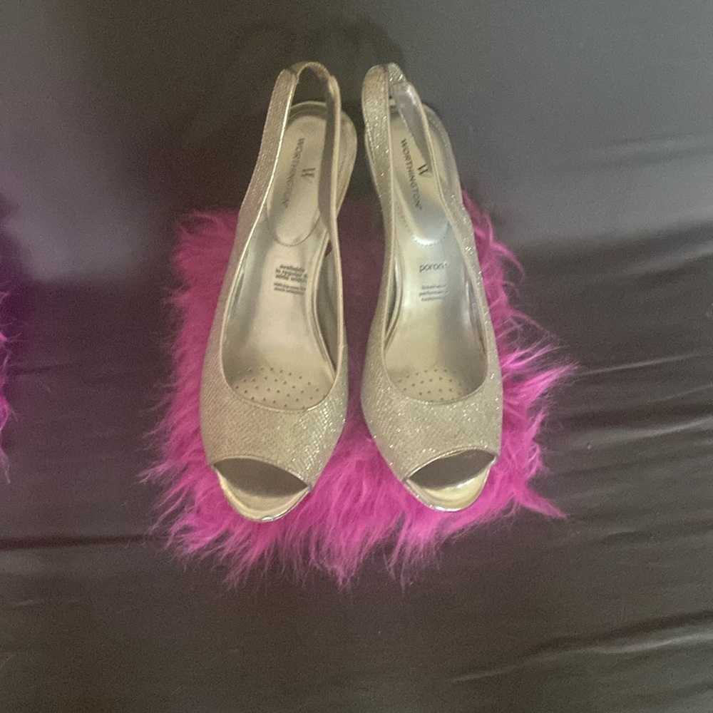 Worthington Silver sling back heels 👠